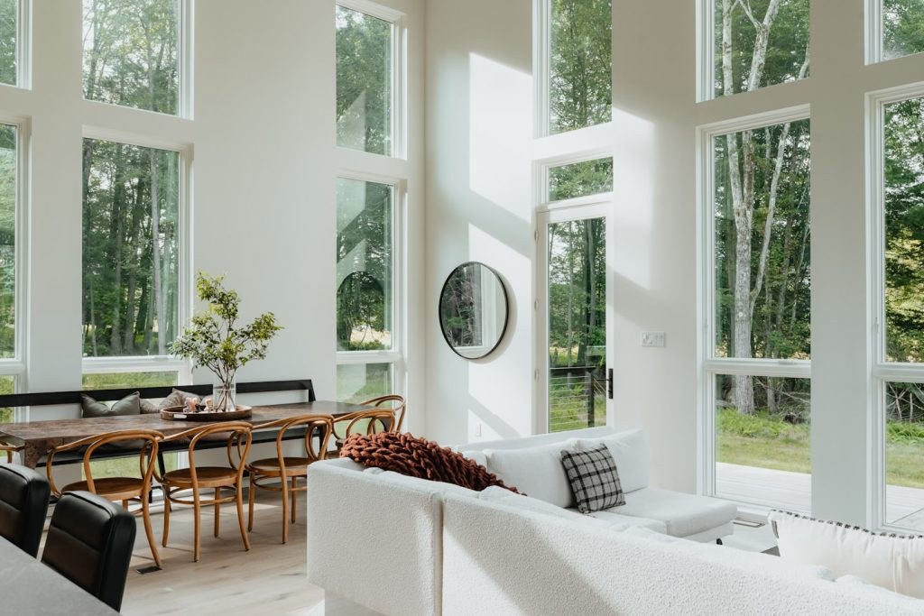 Bright living room, ready to welcome you home